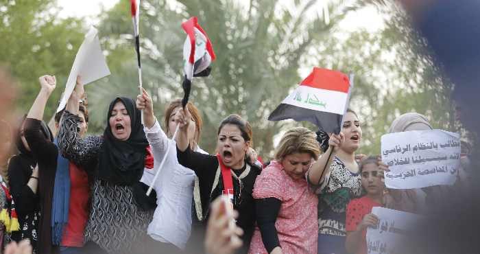 Protesters shout slogans against corruption, Tahrir Square, Baghdad, August 7, 2015. Thaier Al-Sudani/Reuters/Corbis