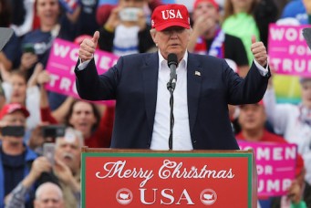 Donald Trump speaks in Ladd-Peebles Stadium during “Thank You” tour, Mobile, Dec. 17, 2016. Dan Anderson/ZUMA Wire